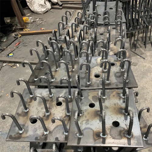 图纸中如何确定贵州预埋件的位置？